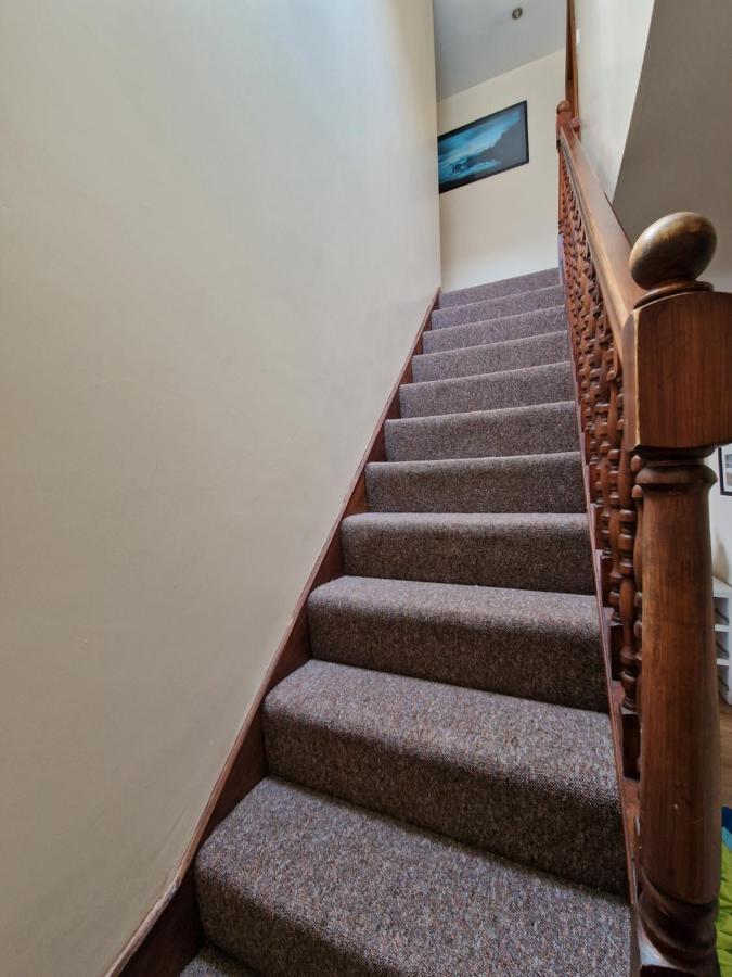 Chezzas Homestay Poole Extérieur photo