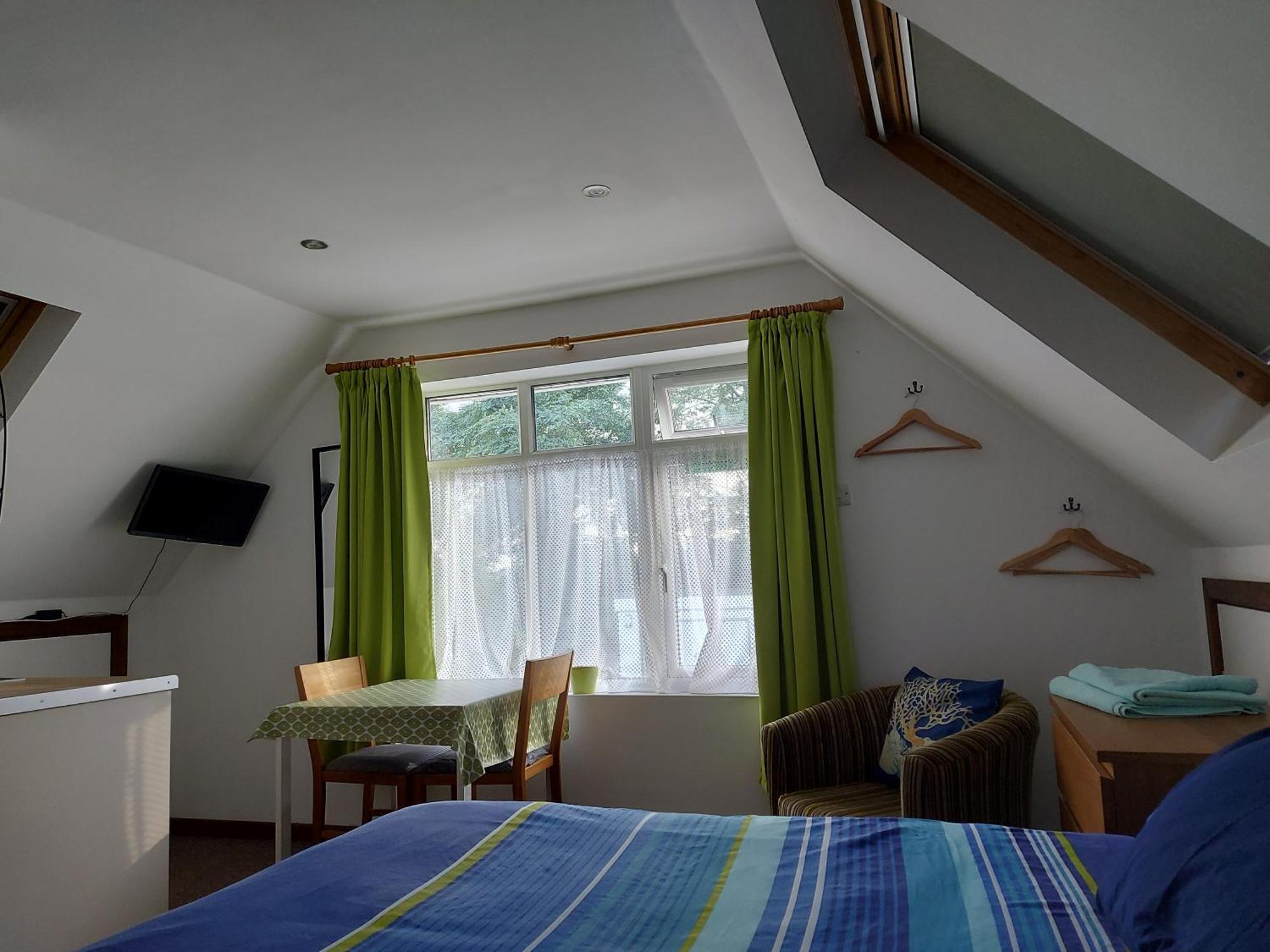 Chezzas Homestay Poole Extérieur photo